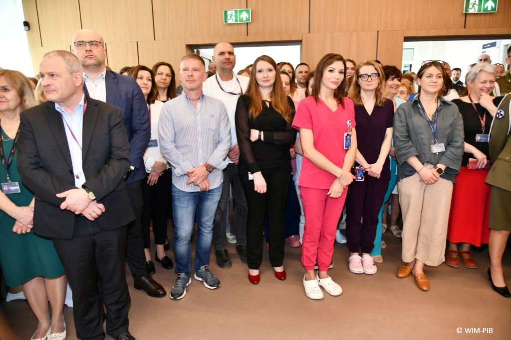Pracownicy i przyjaciele WIM-PIB podczas spotkania wielkanocnego.
