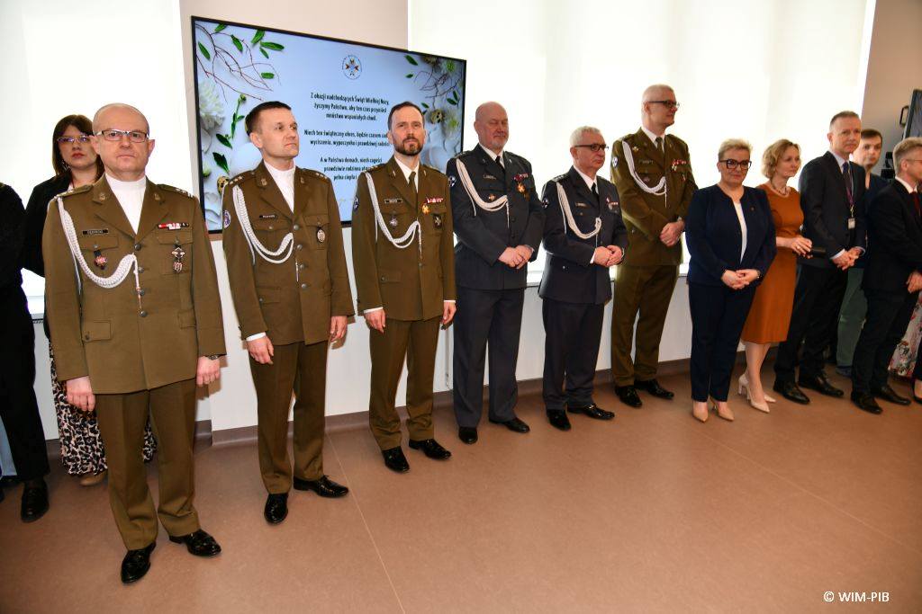 Pracownicy WIM-PIB podczas spotkania wielkanocnego.