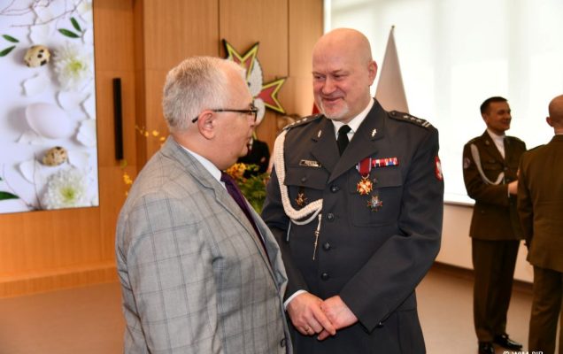 Pracownicy i goście WIM-PIB podczas spotkania wielkanocnego.