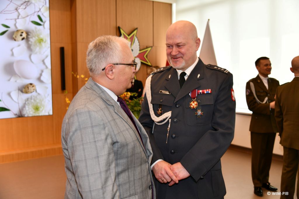 Pracownicy i goście WIM-PIB podczas spotkania wielkanocnego.