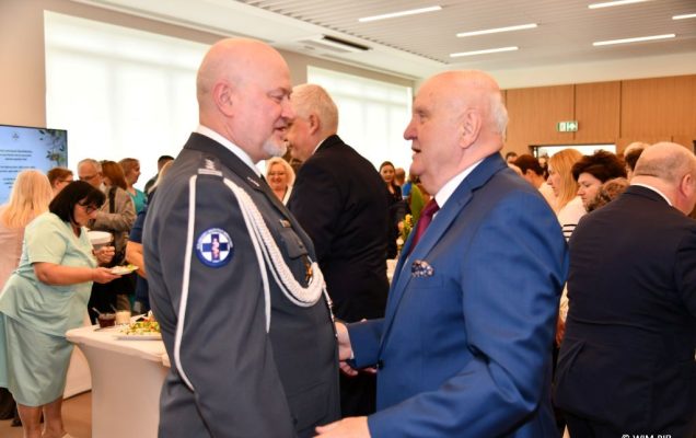 Pracownicy i goście WIM-PIB podczas spotkania wielkanocnego.