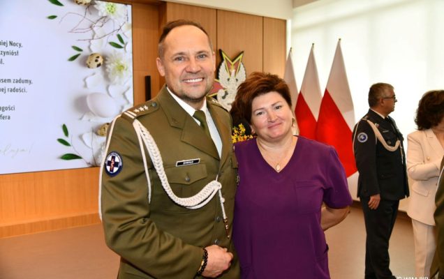 Pracownicy i goście WIM-PIB podczas spotkania wielkanocnego.