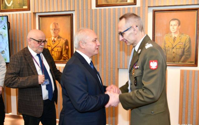 Dyrektor WIM Grzegorz Gielerak podczas spotkania wielkanocnego.