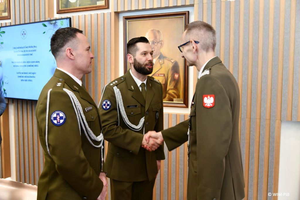 Pracownicy i goście WIM-PIB podczas spotkania wielkanocnego.