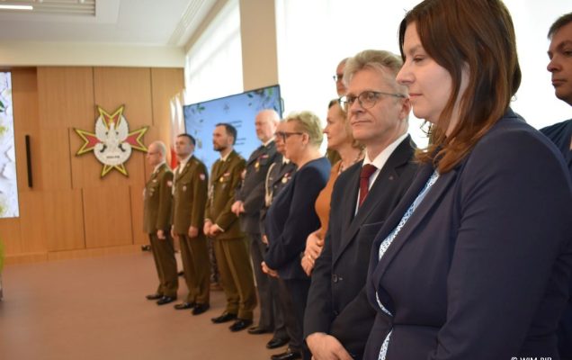 Pracownicy i goście WIM-PIB podczas spotkania wielkanocnego.
