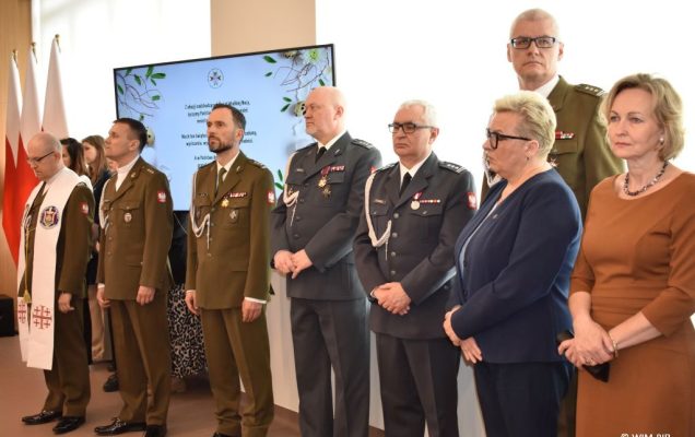 Pracownicy i goście WIM-PIB podczas spotkania wielkanocnego.
