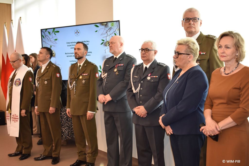 Pracownicy i goście WIM-PIB podczas spotkania wielkanocnego.
