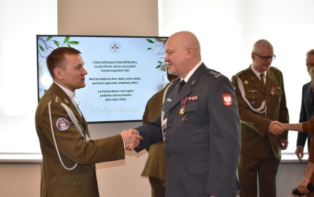 Pracownicy i goście WIM-PIB podczas spotkania wielkanocnego.