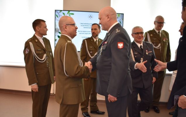 Pracownicy i goście WIM-PIB podczas spotkania wielkanocnego.