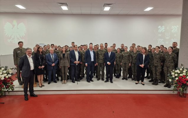 Zdjęcie grupowe uczestników konferencji młodych lekarzy.