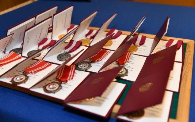 Uroczyste wręczenia medali z okazji Dnia Wojska Polskiego