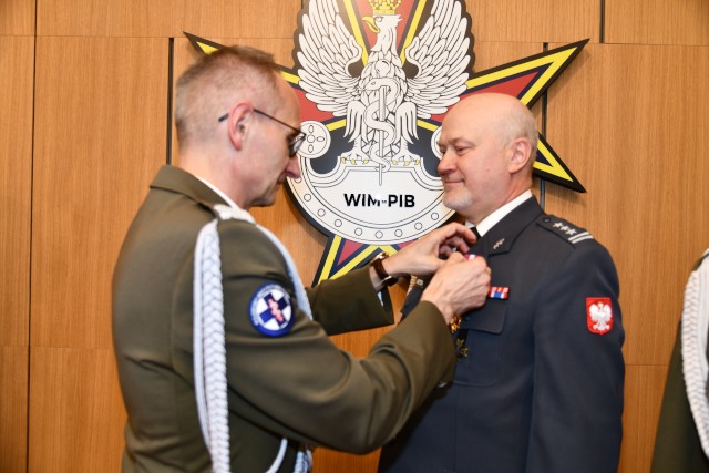 Uroczyste wręczenia medali z okazji Dnia Wojska Polskiego