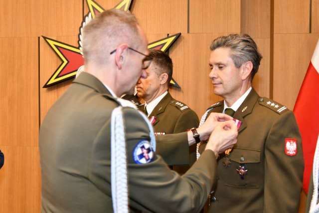 Uroczyste wręczenia medali z okazji Dnia Wojska Polskiego