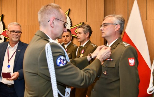 Uroczyste wręczenia medali z okazji Dnia Wojska Polskiego