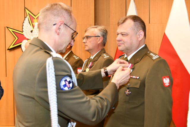 Uroczyste wręczenia medali z okazji Dnia Wojska Polskiego