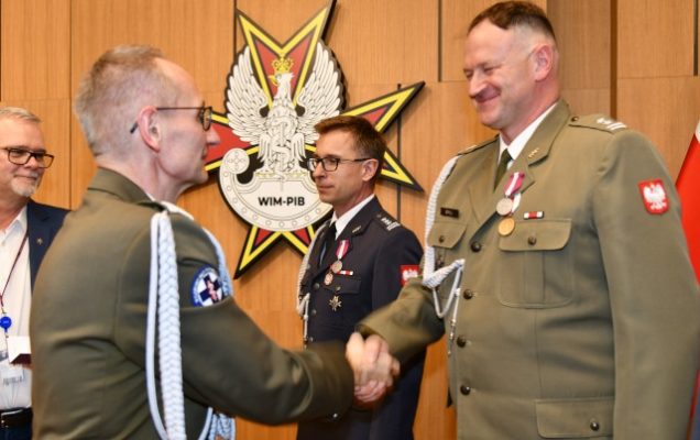Uroczyste wręczenia medali z okazji Dnia Wojska Polskiego