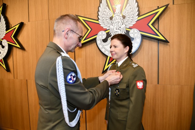 Uroczyste wręczenia medali z okazji Dnia Wojska Polskiego