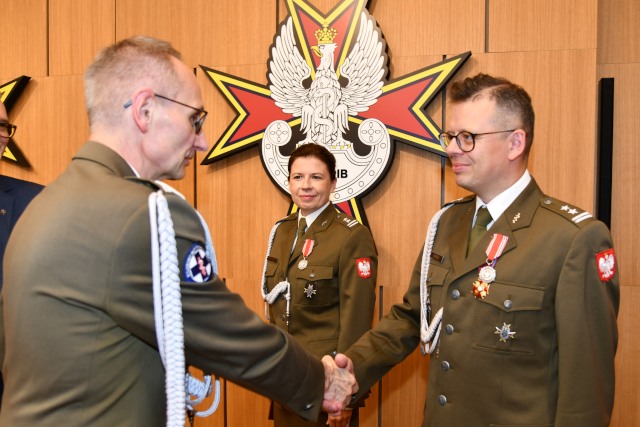 Uroczyste wręczenia medali z okazji Dnia Wojska Polskiego