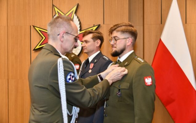 Uroczyste wręczenia medali z okazji Dnia Wojska Polskiego