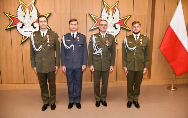 Uroczyste wręczenia medali z okazji Dnia Wojska PolskiegoUroczyste wręczenia medali z okazji Dnia Wojska Polskiego