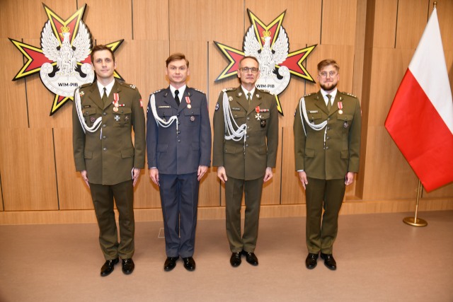 Uroczyste wręczenia medali z okazji Dnia Wojska PolskiegoUroczyste wręczenia medali z okazji Dnia Wojska Polskiego