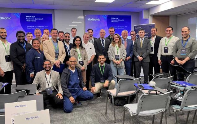 Zdjęcie grupowe uczestników szkolenia w sali wykładowej.