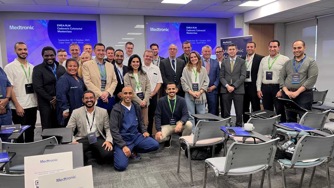 Zdjęcie grupowe uczestników szkolenia w sali wykładowej.