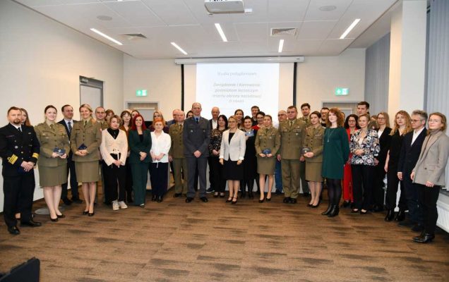 10. edycja studiów podyplomowych w WIM-PIB - uroczystość rozpoczęcia studiów. Zdjęcie grupowe.