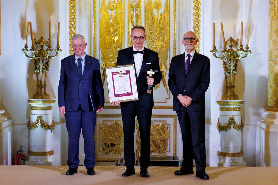 Grzegorz Gielerak - dyrektor WIM z nagrodą i dyplomem Liderzy Medycyny 2026.