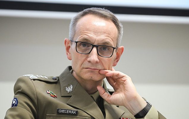 Grzegorz Gielerak w mundurze.