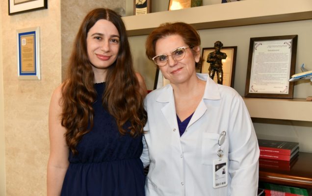 Dominika Jaskóła-Polkowska z pracowniczką WIM.