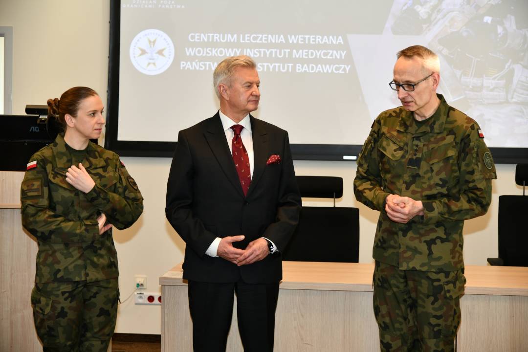 Sala wykładowa WIM. Od lewej: Agnieszka Grabińska, Stanisław Wziątek,Grzegorz Gielerak.