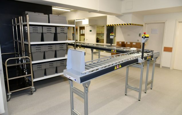 Pomieszczenie apteki WIM. Linia produkcyjna produkcji leków.