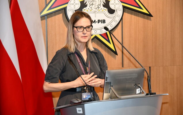 Urszula Górska prowadzi Konferencję przy mównicy